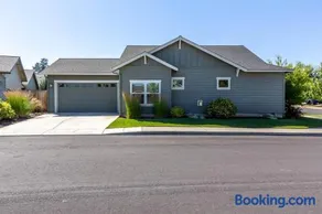 Sonata Getaway Pet friendly Near Old Mill District - Image 2
