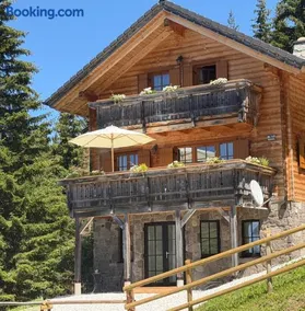 EDELWILD Almchalet - DIE KORALPEN RESIDENZ im Koralm Dorf I XXL Luxus Chalet 144 qm I Privat-Spa I Garten I Gartenmöbel I Weber Grill I Bang & Olufsen TV I WMF Küchengeräte I Kaminofen I Panoramasicht I 4 Parkplätze I edelwild-almchalet at - Image 1