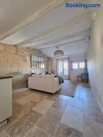 La Grande Bourgade-Authentique Maison en Pierre avec Terrasse Climatisation au Cœur d'Uzès - Image 4