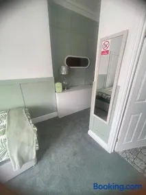 Crockets Hotel - Image 3