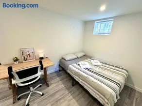 Modern Cozy Home W Free Parking- Close to Downtown & Beach - Image 3