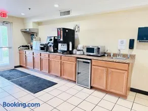 Huntsville Inn and Suites - Image 5