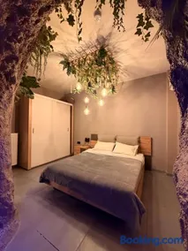 Luxury Cave Suite with Private Jacuzzi & Sauna - Image 5