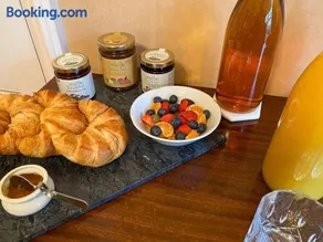Number 10 Bed & Breakfast - Image 5
