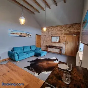 Two Bedroomed Loft Apartment - The Old Drill Hall Ryde - Image 1