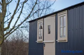 The Hut - Image 3