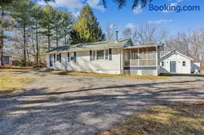 Valley Vista-Mins to SkylineDrive-Hot Tub-King, Queen Beds - Image 4