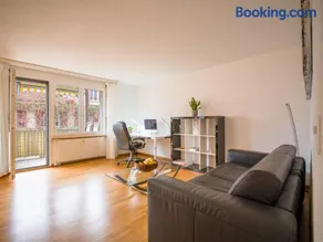 Bern Flat close to Center with Balcony and Bundeshaus Aare View - Image 1