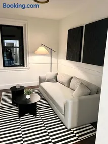 Modern Luxury Apartment in City - Image 1