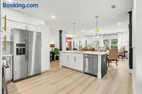 Sleeps 12 - Luxury Upscale House mins from Mercedes-Benz Stadium - Image 4