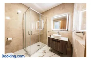 Corner Spacious 2BR Apartment - by HostMT - Image 4