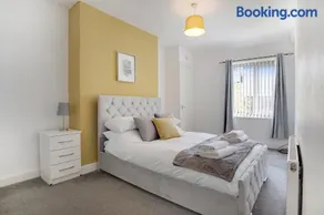 Stylish 2BR House in Ashington by Stay With Us - Image 1