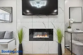 The Chic Urban Oasis Near the Lake! - Image 2