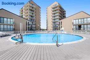 Sea Colony 8th floor condo with free WiFi balcony shared pool & ocean view - Image 4