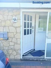 EasyStay - Bright & Spacious house, recently renovated, Free Parking near Luton Airport - Image 3