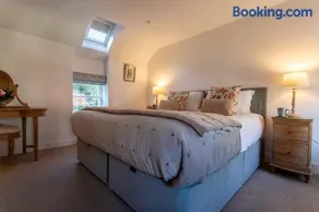 Charming 18th century cottage - central - parking - Image 3