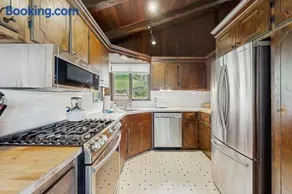4 Bed 2 Bath Vacation home in Franconia - Image 1
