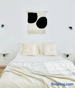 Urban Parkside Retreat Cozy 2-Bed Ap by Metro - Image 1