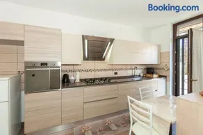 Bright Villa with Balcony and Jacuzzi, Milan Area - Image 3