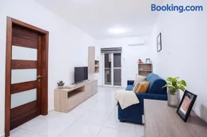 Modern Two Bedroom Apartment in Gzira Xemx Residence by Malta SunnyLets - Image 3