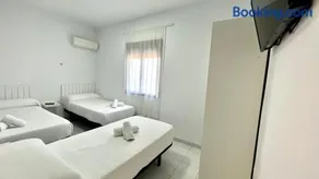 Hostal Carlos III - Image 3
