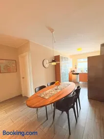 Great location in Reykjavík, sleeps 6, free parking - Image 2