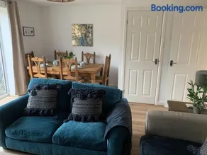 Kirkby House, 3 bedroom, sleeps up to 7 with sofa bed, holiday, corporate, contractor stays - Image 3