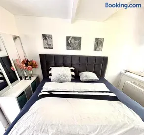 Idyllisches Zimmer mit Pool im Grünen, citynah - Image 3