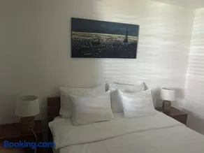 Bianco Deluxe Apartment - Image 3