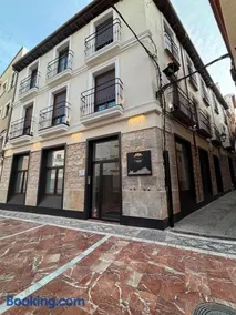 VELALMA -Edificio exclusivo de apartamentos turisticos en Centro histórico-JAEN - Image 2
