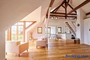 Lichtdurchflutetes Traum-Loft mit Panoramablick - Image 1