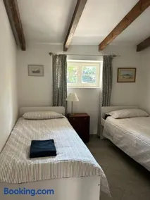 Traditional farmhouse with pool - Image 3