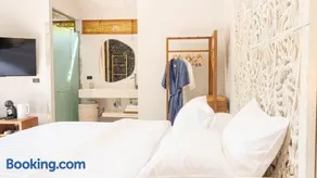 Cozy Detached Room, Pool and Garden Access - Image 2
