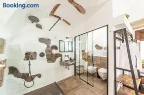 ROMANTIC LOFT WITH JACUZZI IN THE CASTLE - Image 3