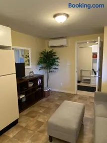 Ravens Nest Cozy Lower One Bedroom Suite - Image 1
