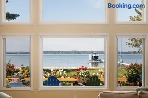 Luxe 3BR Bunkhouse Private Beach Near Resort - Image 2