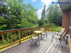 W5 Dog-Friendly Bretton Woods Retreat Near Skiing, Hiking, Golf & the Omni Resort - Image 1