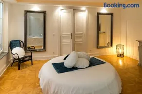 Suite Romantique Spa Privé - Image 1
