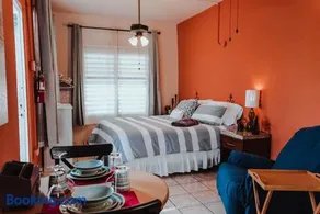 2 Cozy College Student Room with AC, Wi-Fi, Kitchenette - Image 2