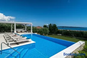 Villa Blue Ivy with Heated Pool - Image 2