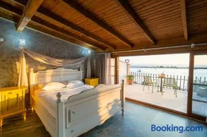 RA Hotel - Image 4