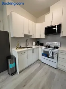 South surrey Secondary Suite with Kitchen - Image 3