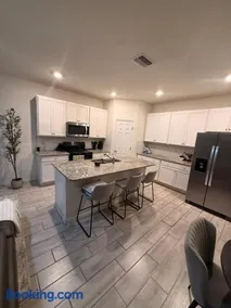 Palm Grove Retreat - Hot tub - RSW - Hertz - JetBlue Park - Image 1