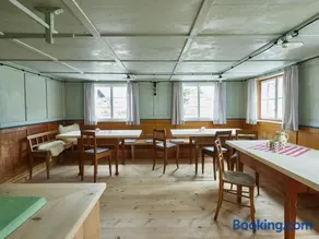 Floras Haus Hostel - Image 5