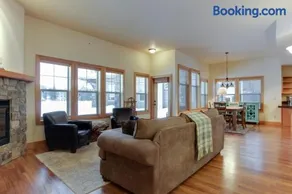 Lakeside Haven - Image 4