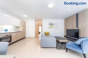 Garden Sunset Suite Apartment - Image 4