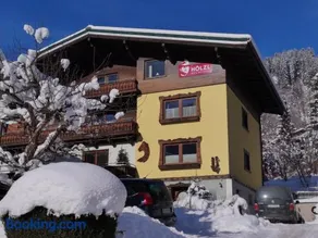 Hölzl Bed & Breakfast - Image 2