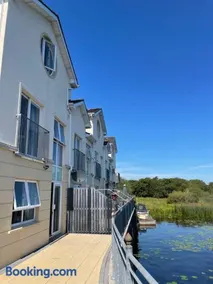 Five bedroom waterfront house - Image 2