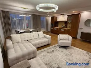 Luxury Oasis in the Heart of the City - Image 3