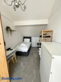 Luxury Group Stay, Hot Tub - Image 2